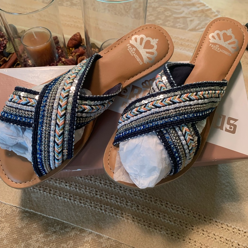 Size 7 Fergalicious slides